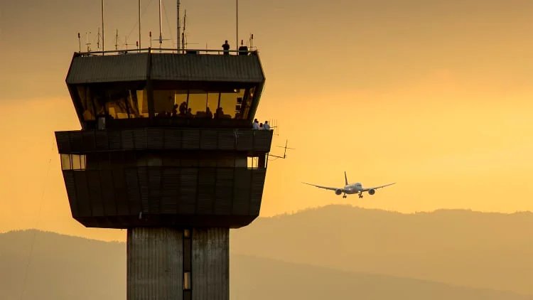 Why the US doesn039t have enough air traffic controllers